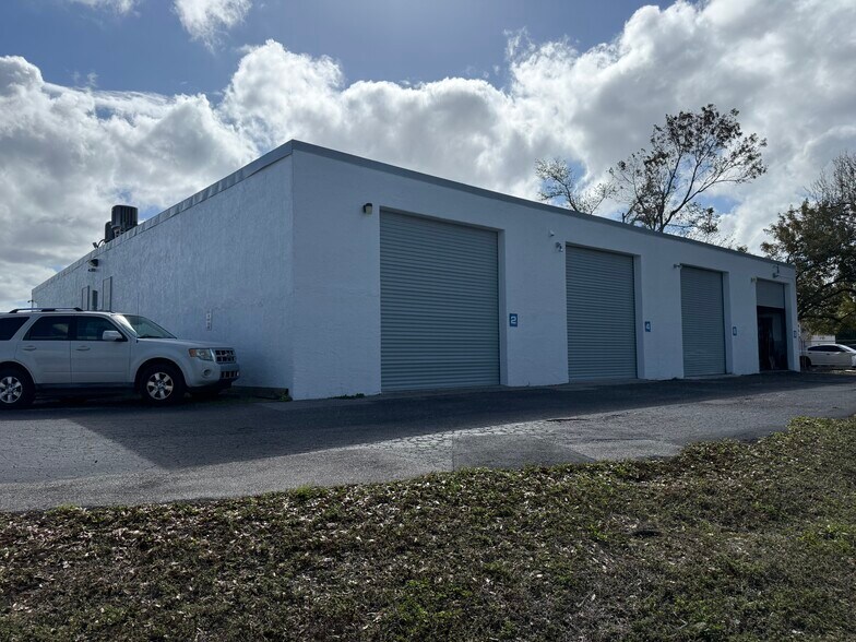 Primary Photo Of 5576 Doug Taylor Cir, Saint James City Warehouse For Lease