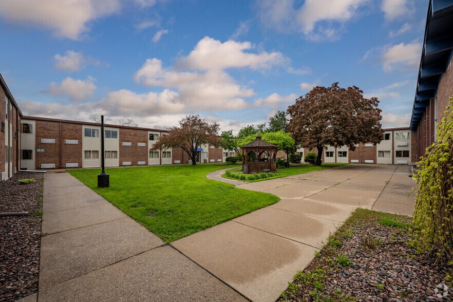 More Photos Of 101 Sky Harbour Dr, La Crosse Hotel For Sale