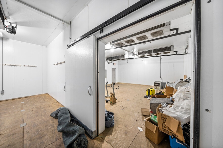 More Photos Of 2585 NW 21st Ter, Miami Warehouse For Lease