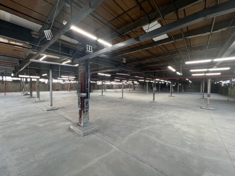 More Photos Of 625 Wortman Ave, Brooklyn Distribution For Lease