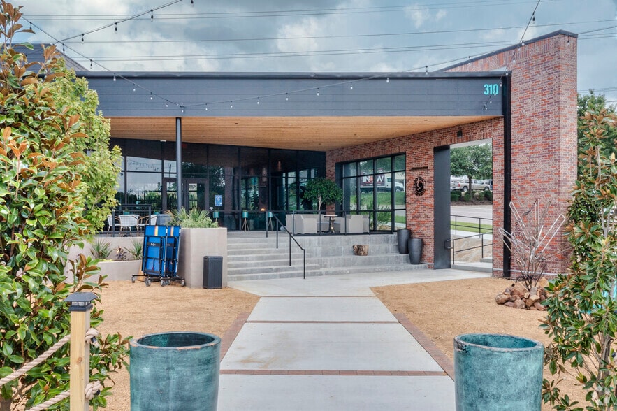 More Photos Of 310 S Goliad St, Rockwall Restaurant For Sale