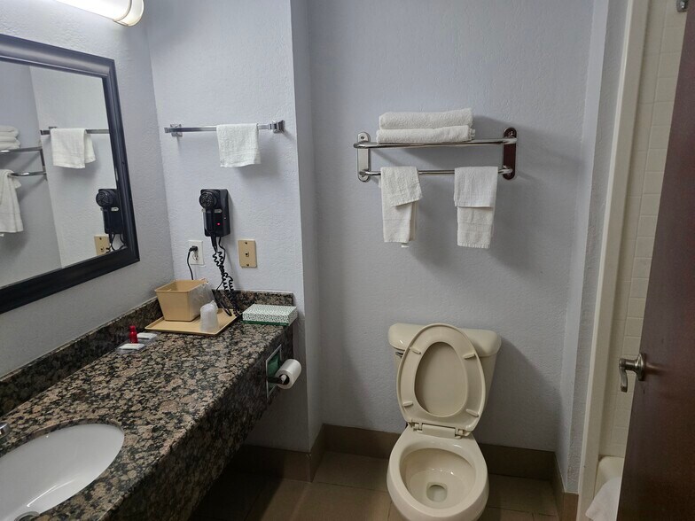 More Photos Of 2700 E 2nd St, Edmond Hotel For Sale