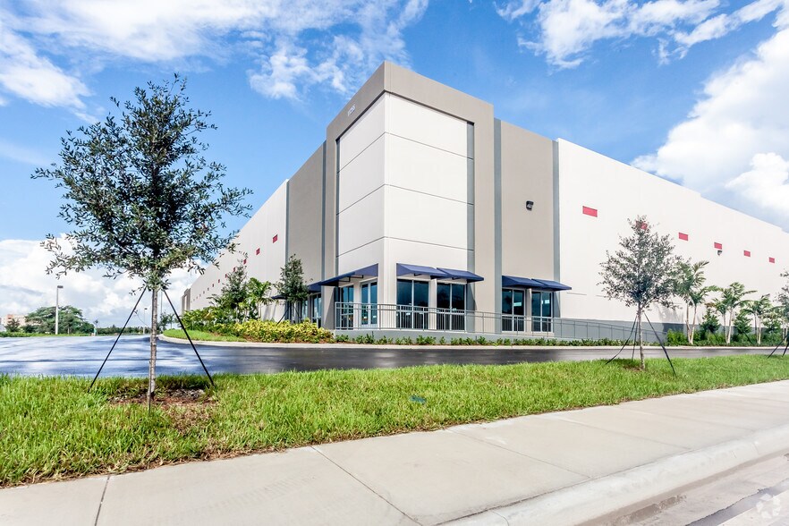 More Photos Of 11255 NW 106th St, Miami Warehouse For Lease