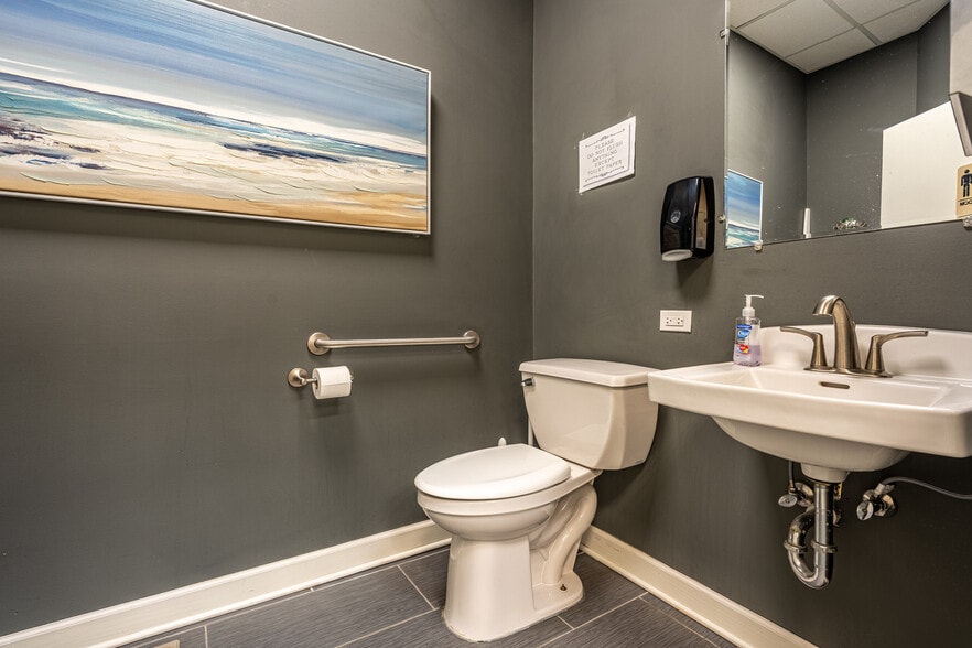 More Photos Of 3302 Grove Ave, Berwyn Medical For Sale