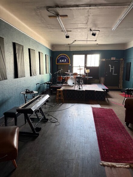 More Photos Of 1679-1681 W University Ave, Saint Paul Storefront For Sale