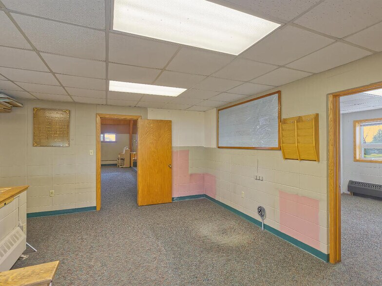 More Photos Of 410 1st St N, Winsted Office For Sale