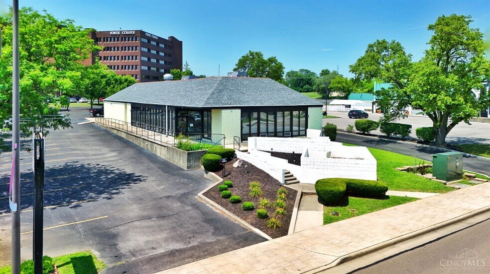 Primary Photo Of 11483 Chester Rd, Springdale Restaurant For Sale