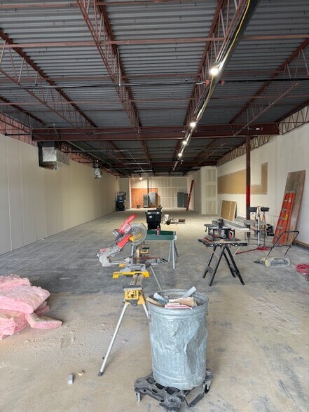 More Photos Of 905 W Clairemont Ave, Eau Claire Storefront For Lease