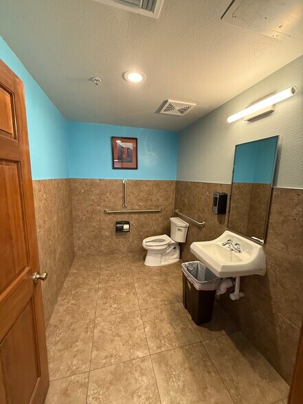 More Photos Of 2761 N Country Club Rd, Tucson Office For Lease