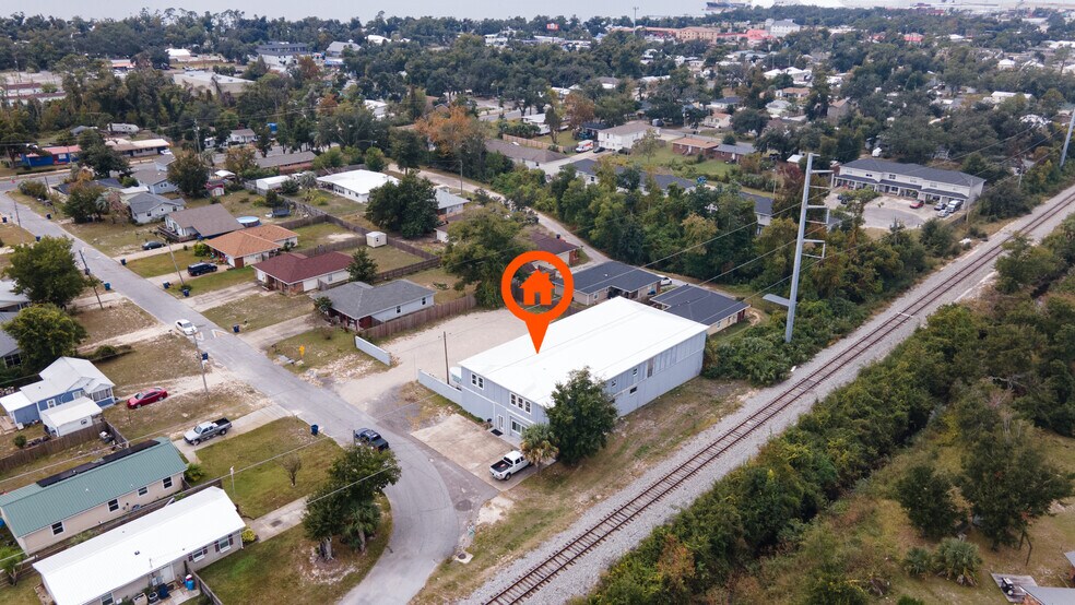 More Photos Of 1919 Drummond Ave, Panama City Distribution For Lease