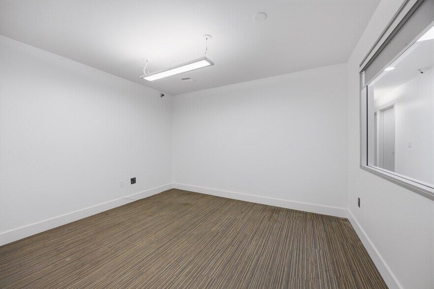 More Photos Of 12532 Ventura Blvd, Studio City Medical For Sale