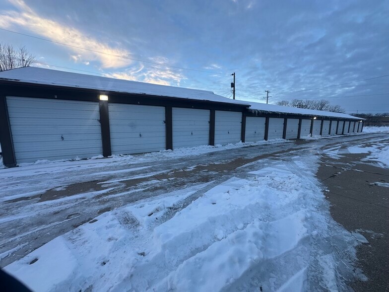 Primary Photo Of 7800 10th St W, Rock Island Specialty For Sale