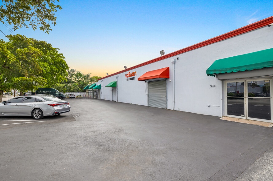 More Photos Of 1926-1934 NW 21st St, Miami Freestanding For Sale