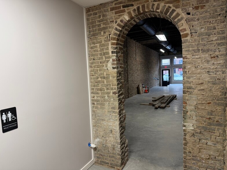 More Photos Of 126 N Church, Murfreesboro Storefront Retail Office For Lease