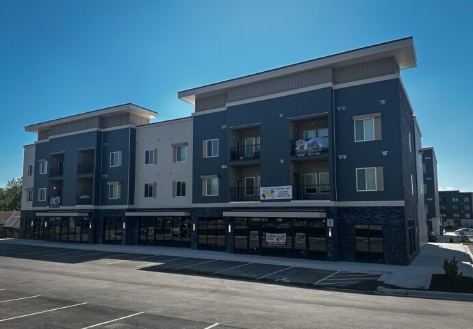 More Photos Of 7510 N Oak Trfy, Gladstone Apartments For Lease