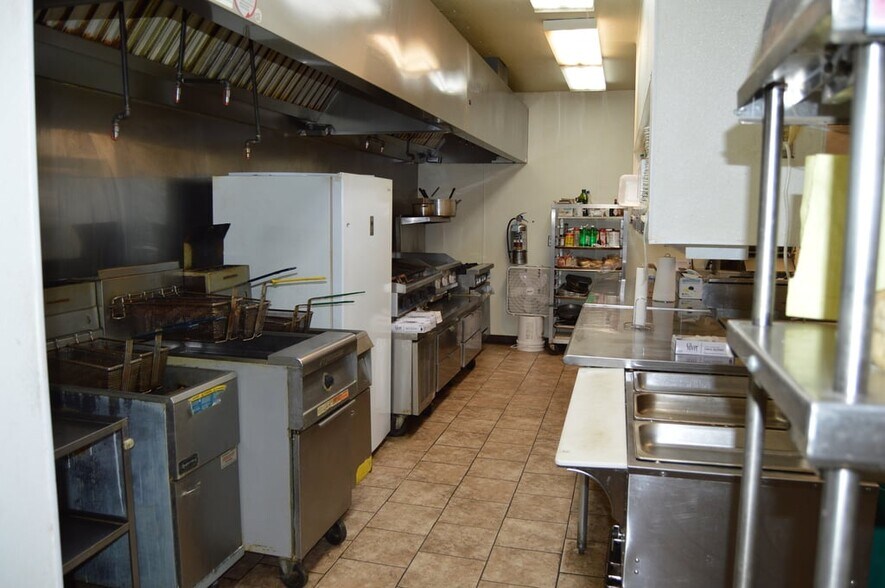 More Photos Of 119 N Lincoln St, Ransom Bar For Lease