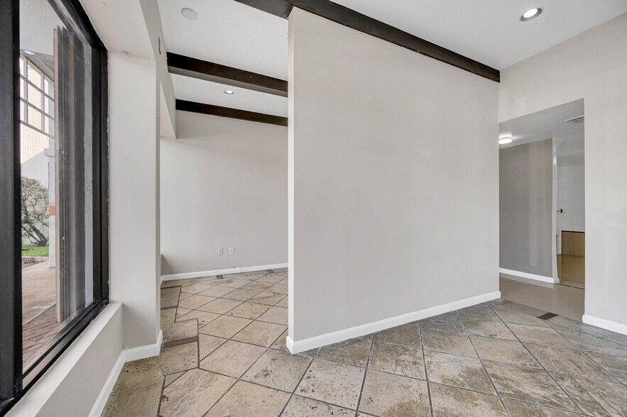 More Photos Of 4720-4796 NW 167th St, Miami Gardens Storefront Retail Office For Lease