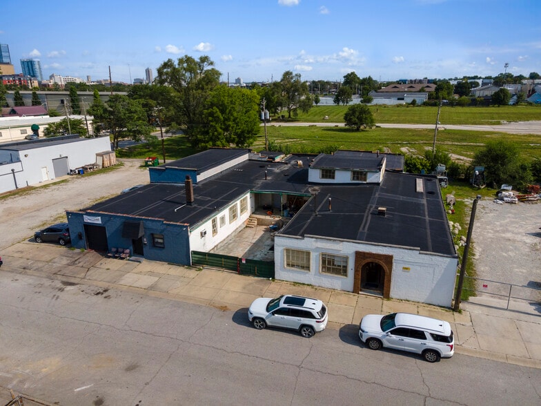 More Photos Of 1122 Deloss St, Indianapolis Warehouse For Sale
