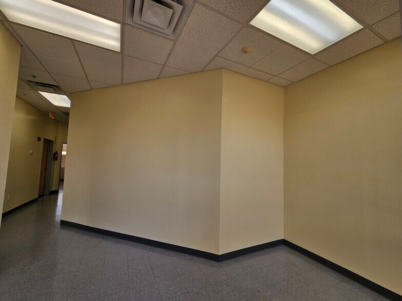 More Photos Of 8765 W Kelton Ln, Peoria Medical For Lease