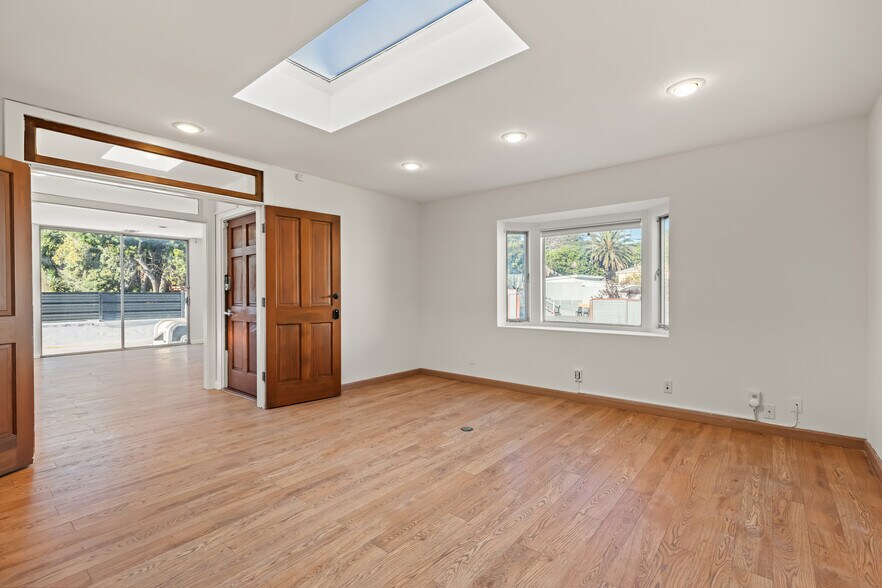 More Photos Of 2951-2953 Lincoln Blvd, Santa Monica Loft Creative Space For Sale