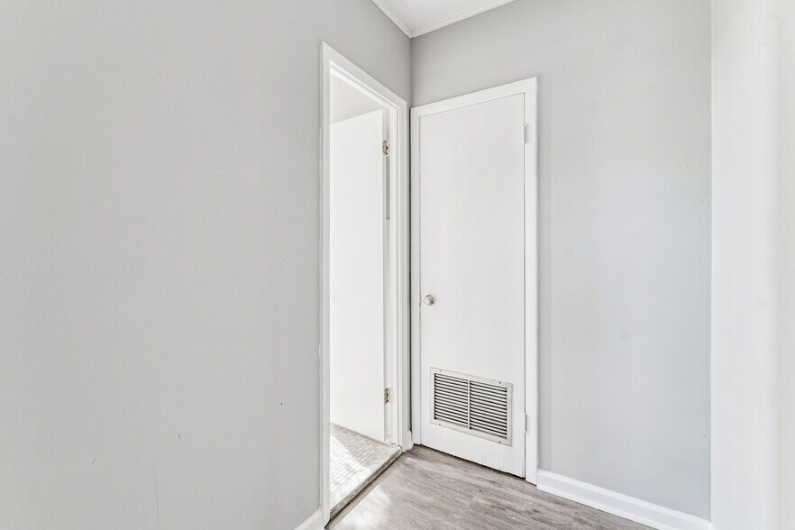 More Photos Of 715 McDuff Ave, Jacksonville Storefront Retail Residential For Sale