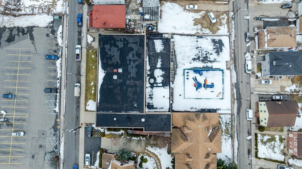 More Photos Of 90 Henry St, Inwood Office For Lease