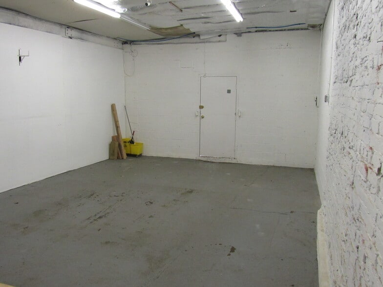 More Photos Of 32 Aqueduct St, Ossining Warehouse For Lease