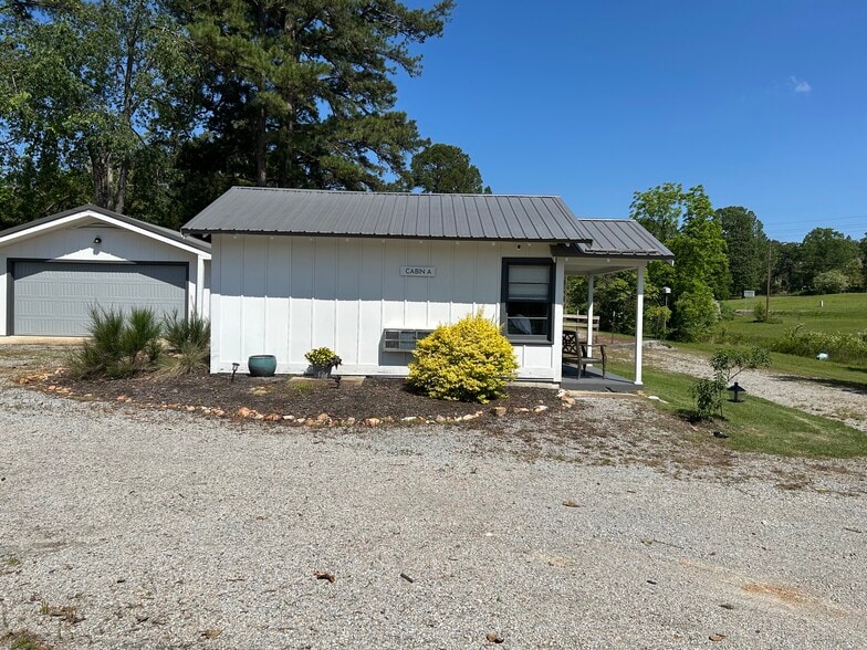 More Photos Of 10897 AR-5, Salesville Hotel For Sale