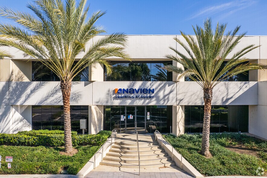 More Photos Of 16 Goodyear, Irvine Light Manufacturing For Lease