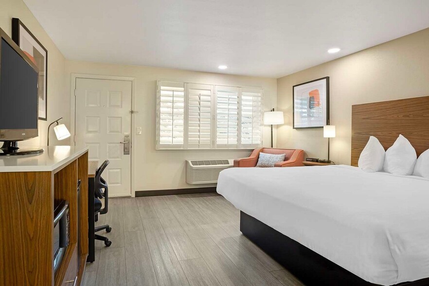 More Photos Of 584 N East St, Woodland Hotel For Sale