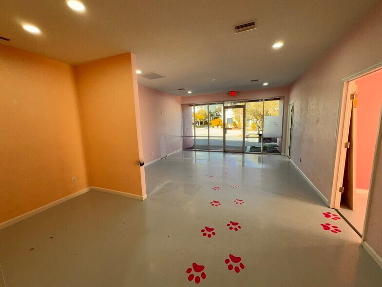 More Photos Of 463 Grant St, Dunedin Restaurant For Lease