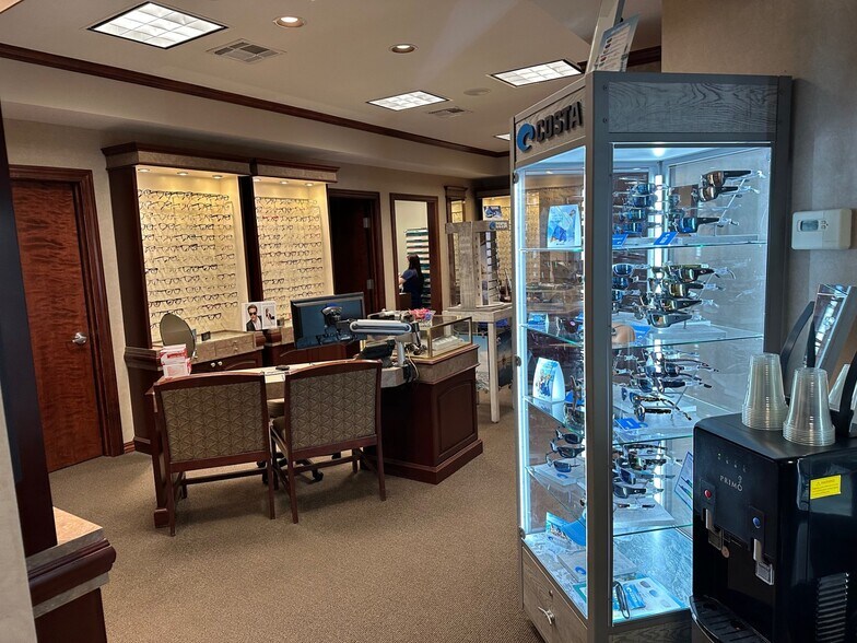 More Photos Of 215 S Andover Rd, Andover Medical For Lease