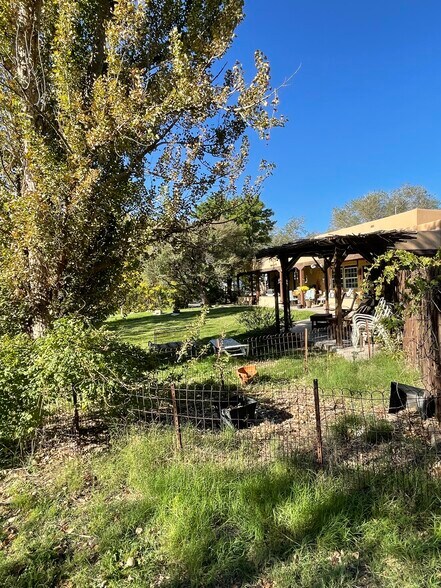 More Photos Of 1804 E College Blvd, Roswell General Retail For Sale