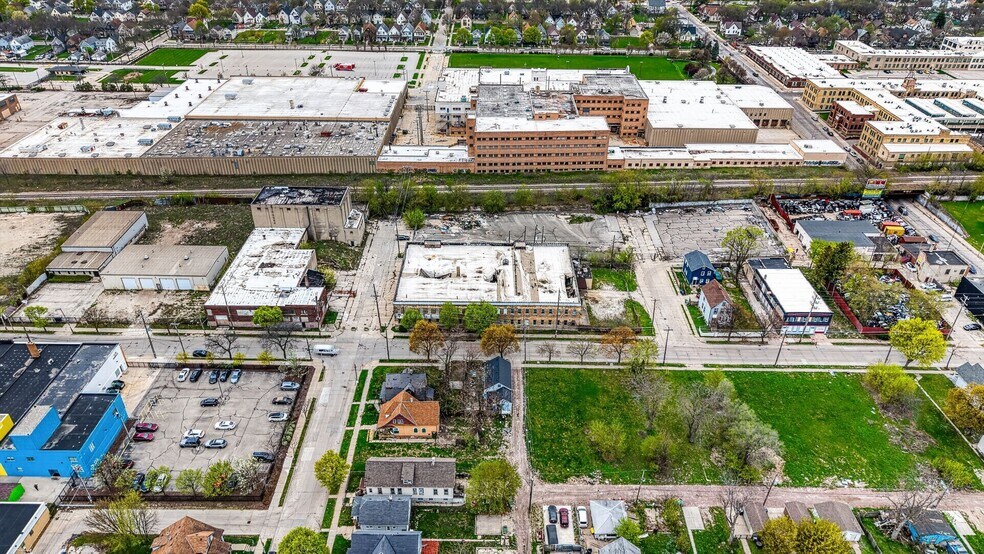 More Photos Of 3000 W Clarke St, Milwaukee Warehouse For Sale