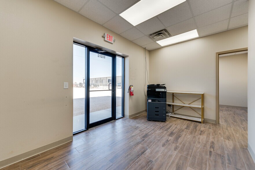 More Photos Of 1610 E County Road 153, Midland Industrial For Lease