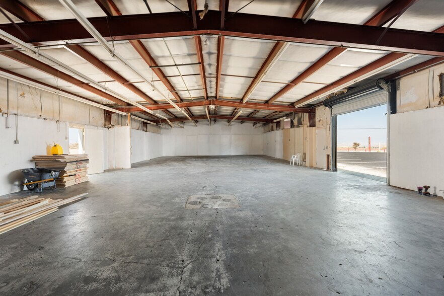 More Photos Of 1589 Kern St, Taft Warehouse For Sale