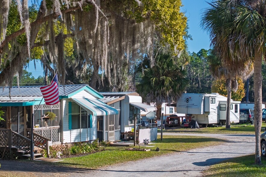 More Photos Of 15008 SE HWY 301, Hawthorne Manufactured Housing Mobile Home Park For Sale