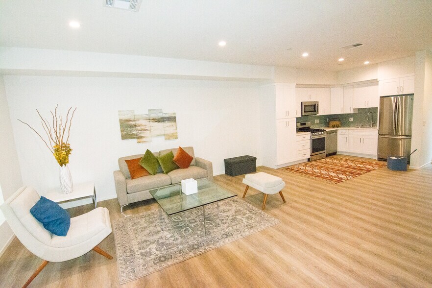 More Photos Of 2006 S Corning St, Los Angeles Apartments For Sale