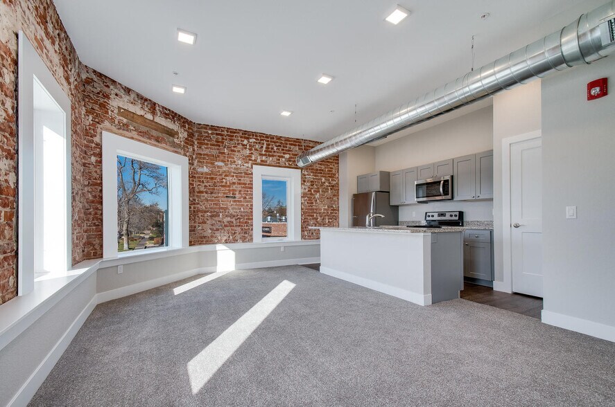 More Photos Of 300 S Logan St, Denver Apartments For Lease