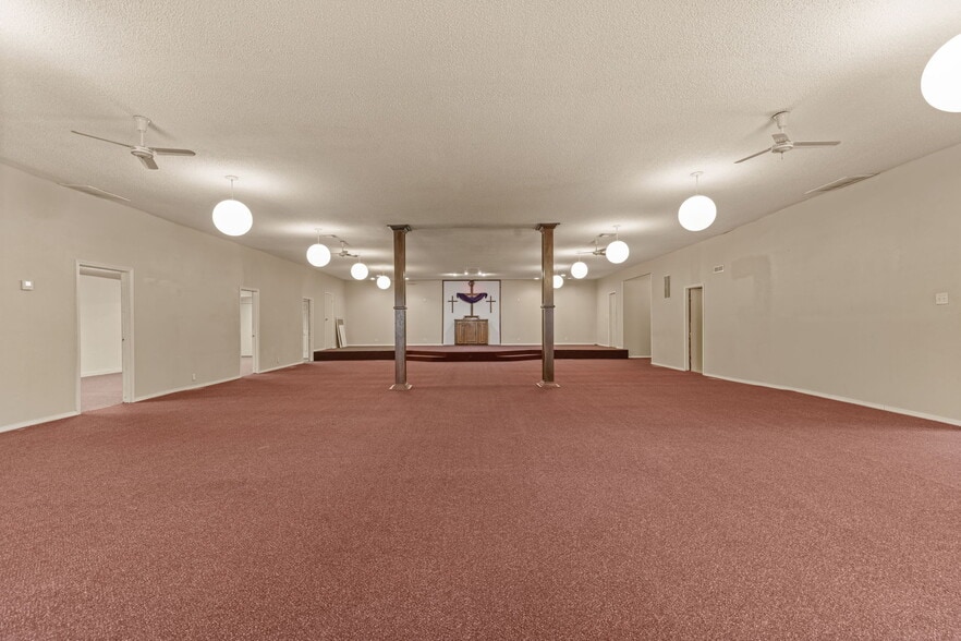 More Photos Of 215 S Bixby St, Coweta Religious Facility For Sale