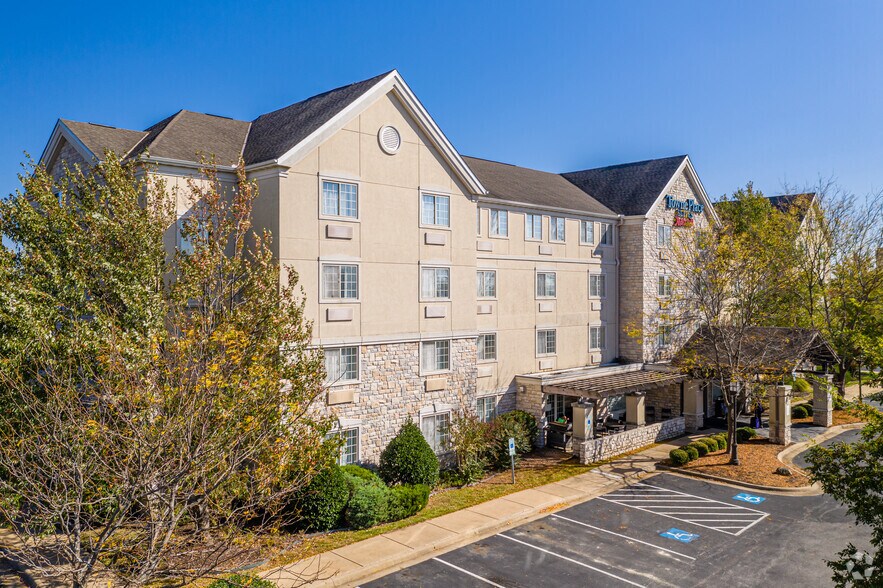 More Photos Of 3100 SE 14th St, Bentonville Hotel For Sale