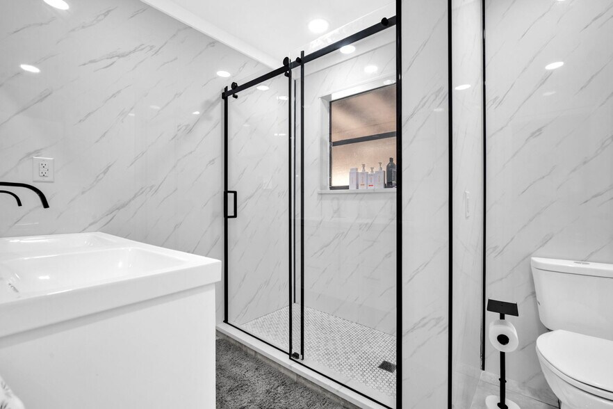 More Photos Of 7151 Taft St, Hollywood Office Residential For Sale