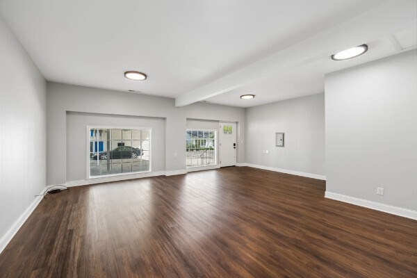 More Photos Of 728 S Spring St, Manchester Specialty For Sale