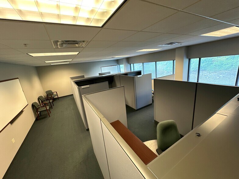 More Photos Of 250 Park West Dr, Pittsburgh Office For Sale