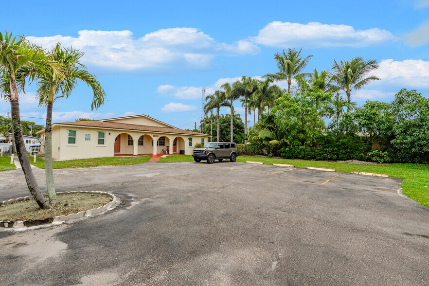 More Photos Of 4063-4065 SW 51st St, Fort Lauderdale Apartments For Sale