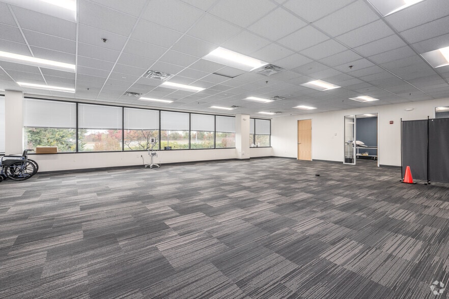 More Photos Of 9920 Franklin Square Dr, Nottingham Medical For Lease