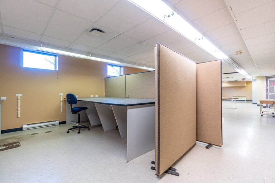 More Photos Of 786 St King E, Sherbrooke Storefront Retail Office For Sale