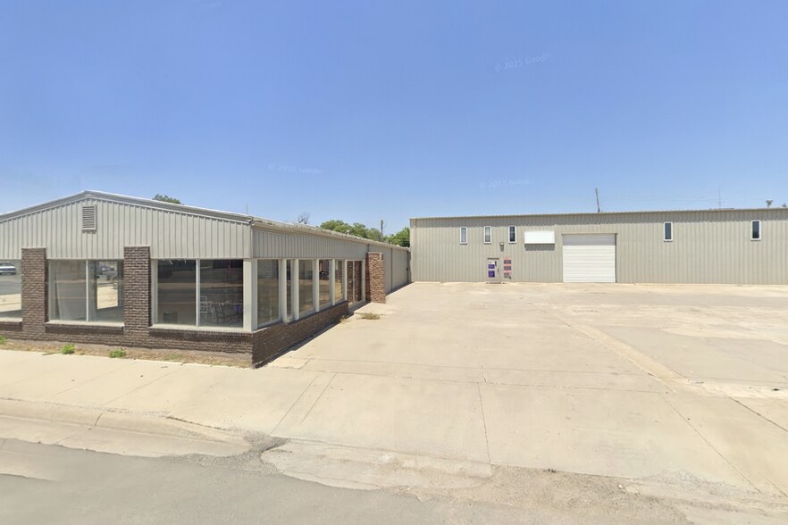 More Photos Of 924 E 4th Ave, Hutchinson Industrial For Lease