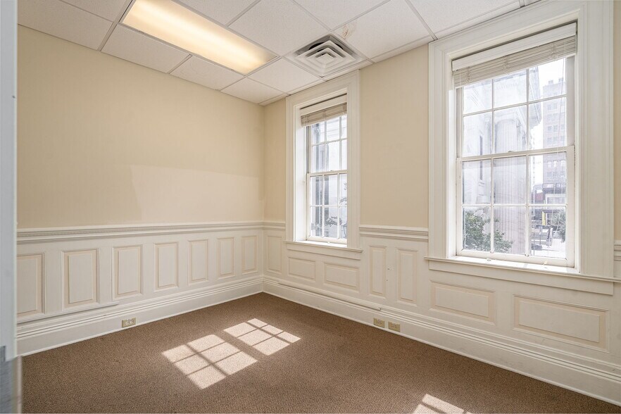 More Photos Of 26 E Bryan St, Savannah Office For Sale
