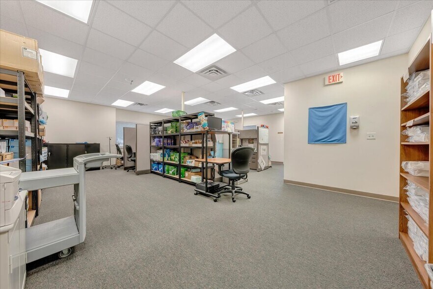 More Photos Of 2408 Electric Rd, Roanoke Medical For Lease